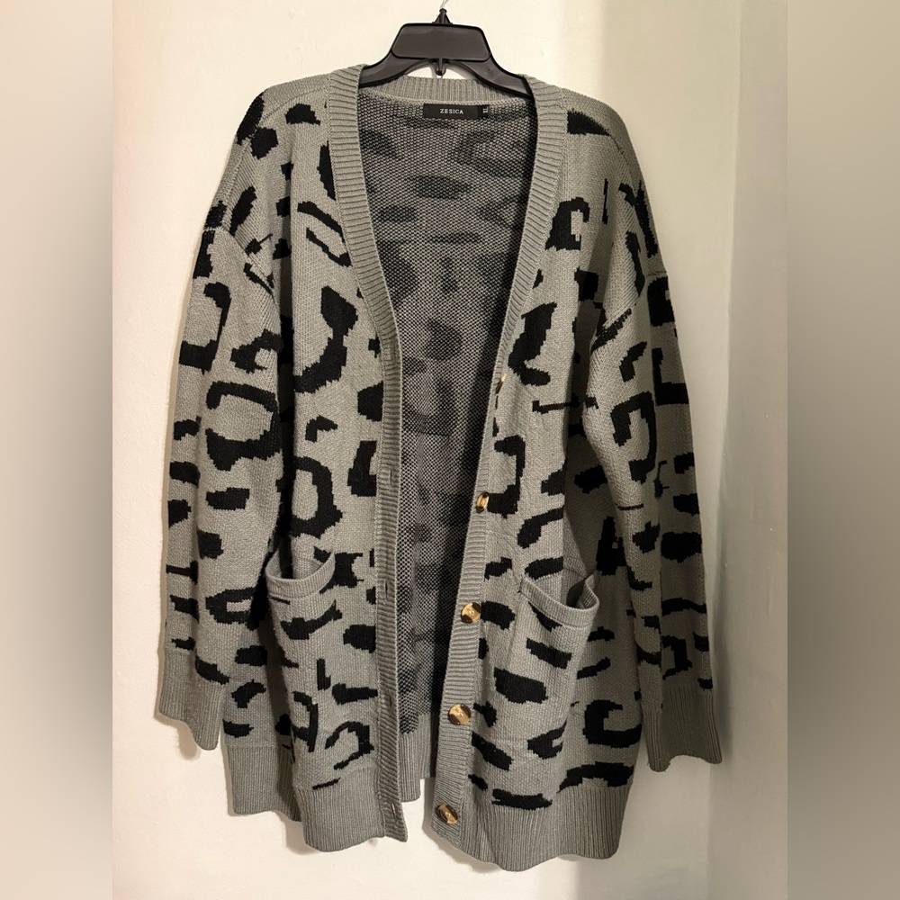 Gray and Black Patterned Women's Sweater